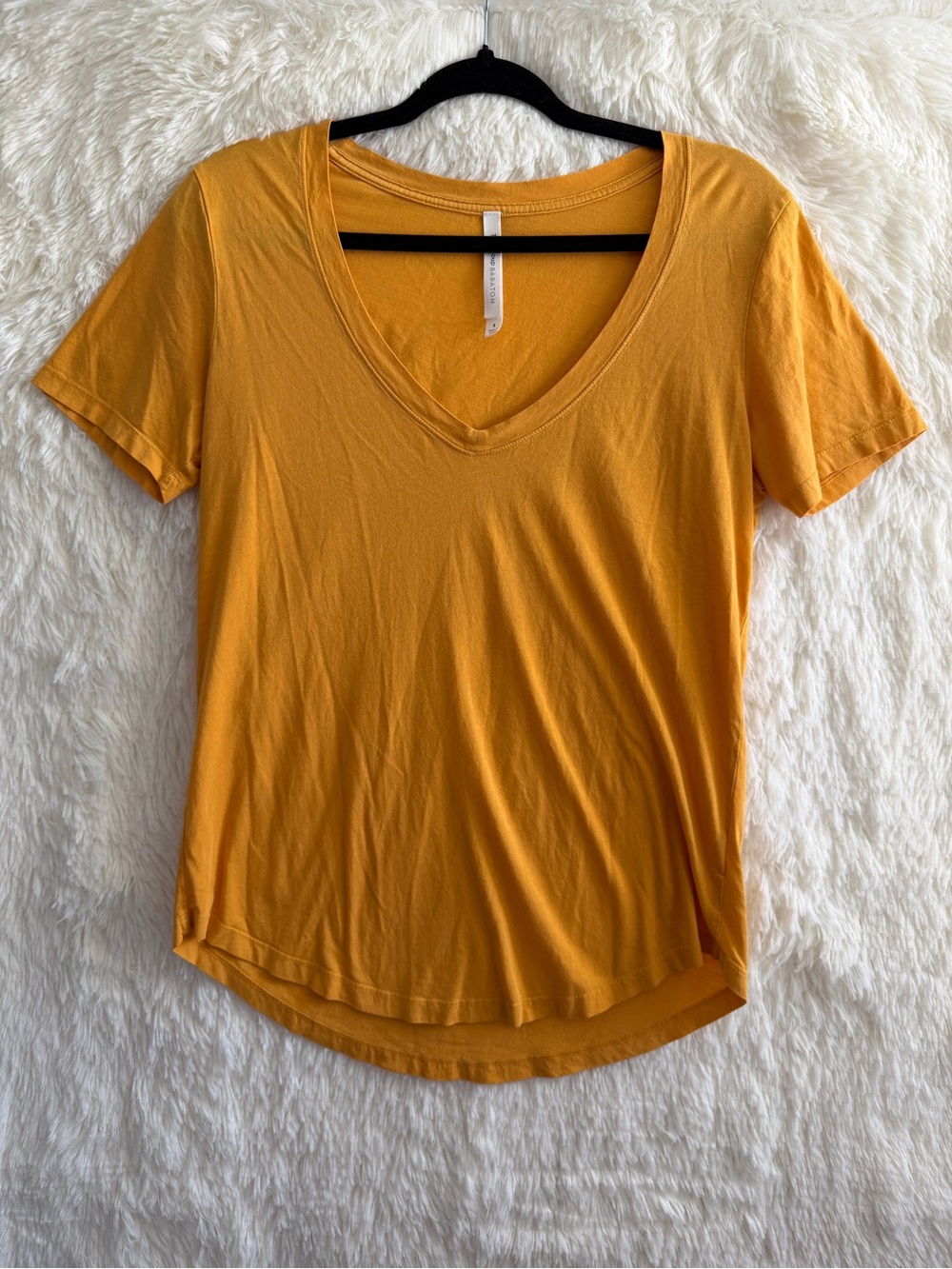 Babaton Aritzia Womens Modal Blend Foundation V-Neck T-Shirt S Yellow Clean Girl